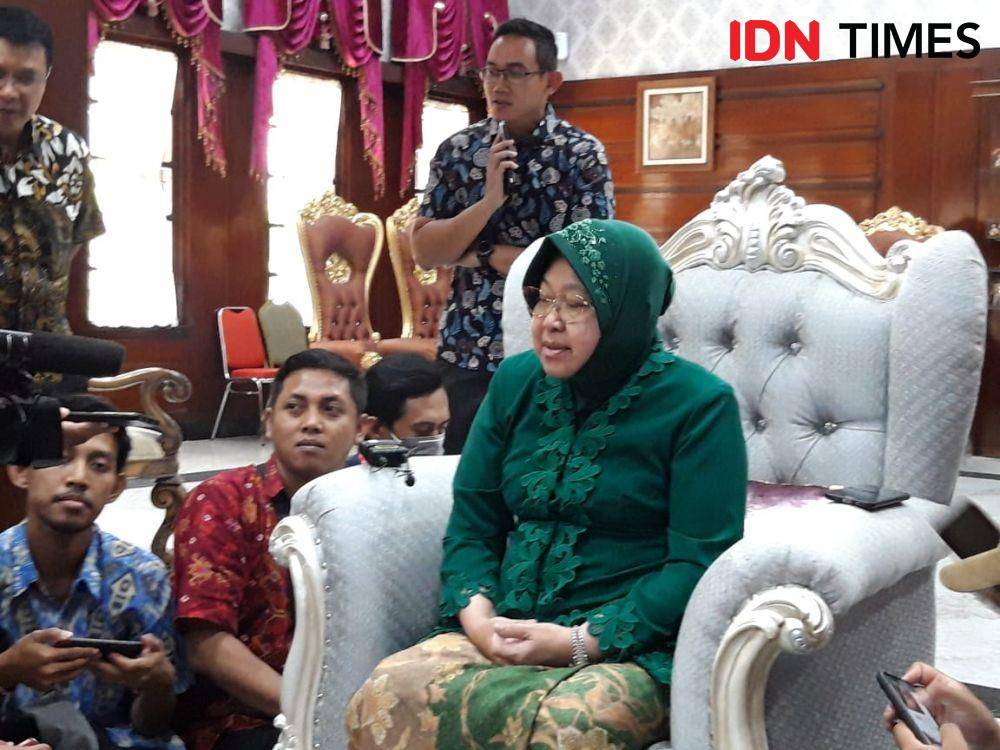Wali Kota Surabaya Tri Rismaharini saat menggelar jumpa pers di kediamannya, Rabu (23/10). IDN Times/Fitria Madia