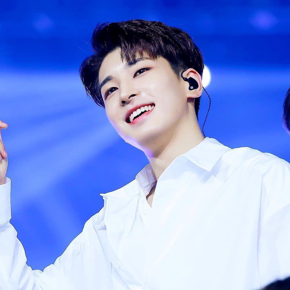 Sering Terlihat Dingin, 9 Potret Senyum Wonwoo SVT Ini Bikin Meleleh