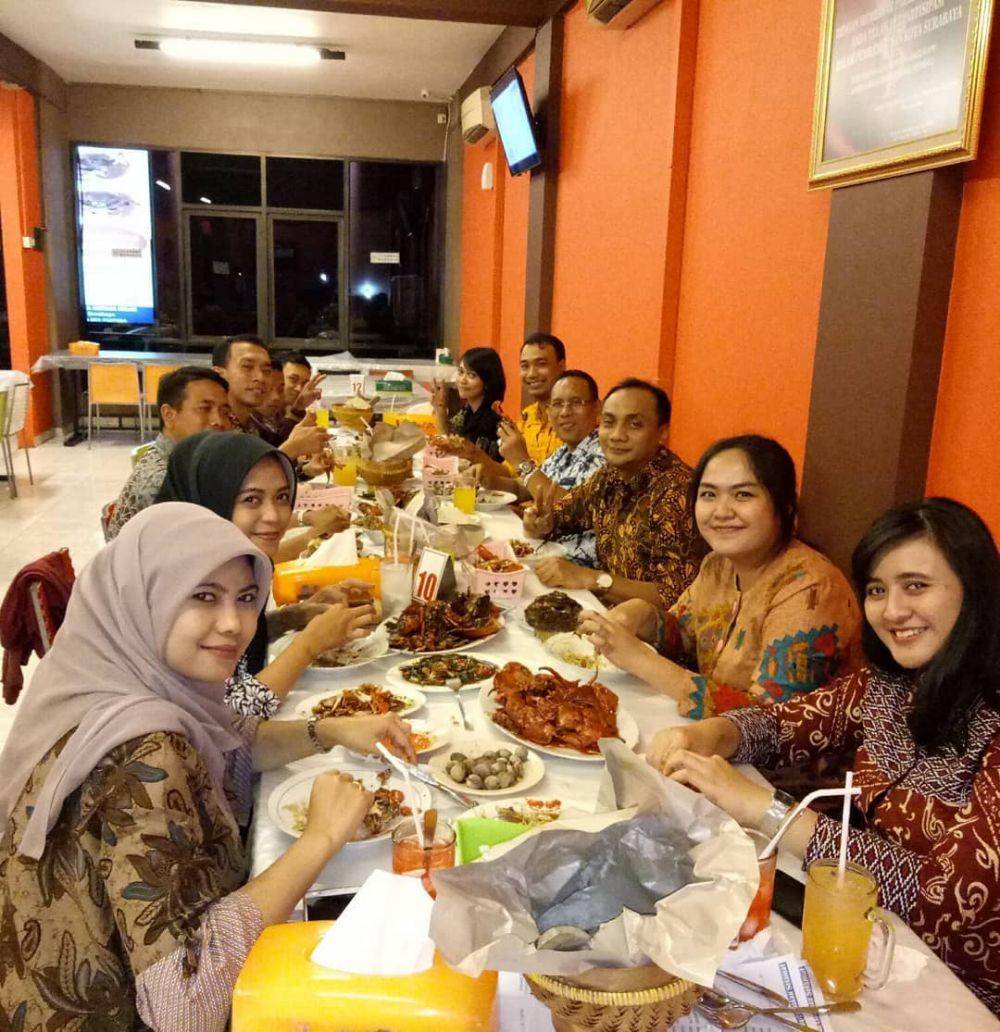 makan di Kepiting Cak Gundul 1992 (instagram.com/bajuwibisono)