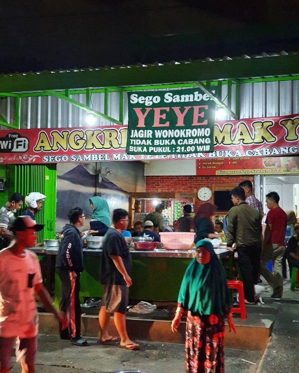 suasana Sego Sambal Mak Yeye (instagram.com/donald_possumah)