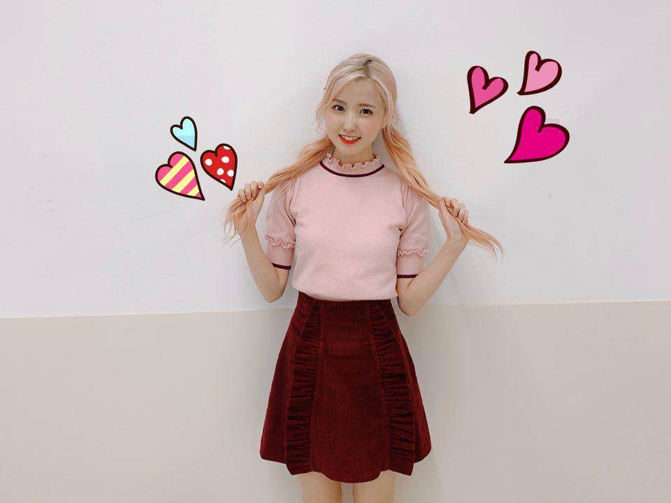 twitter.com/official_izone