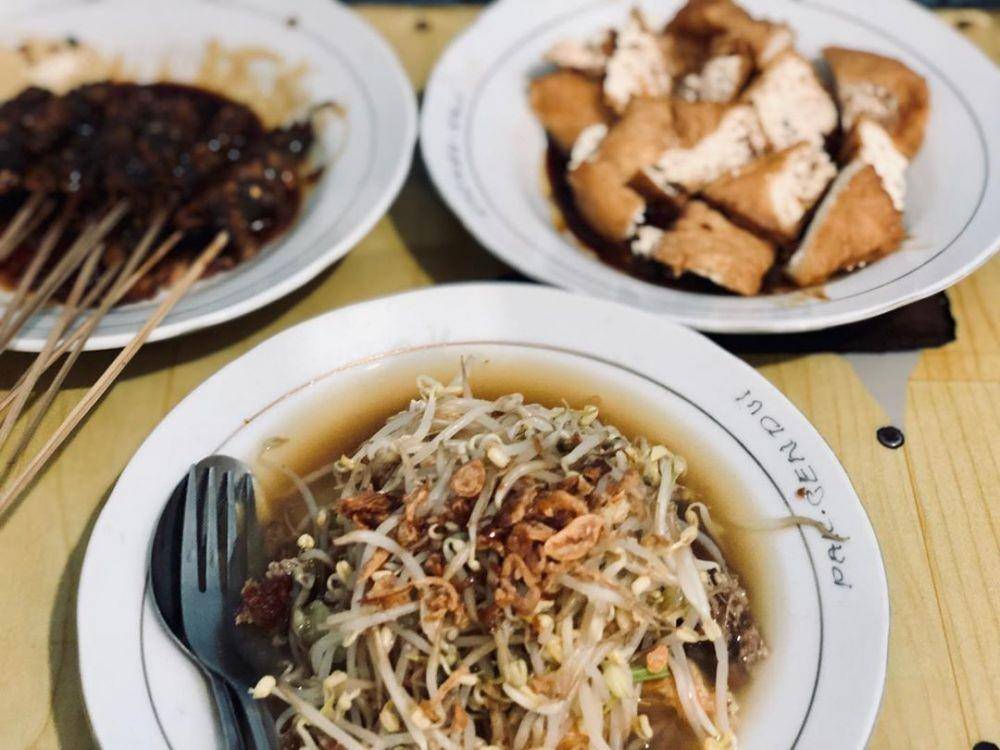 lontong balap (instagram.com/foodiewithbens)