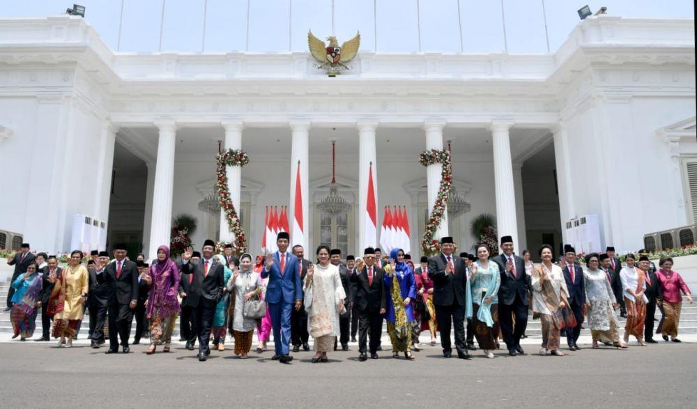 [FOTO] Gaya Unik Jokowi dan Menterinya Saat Kenalan di Veranda Istana