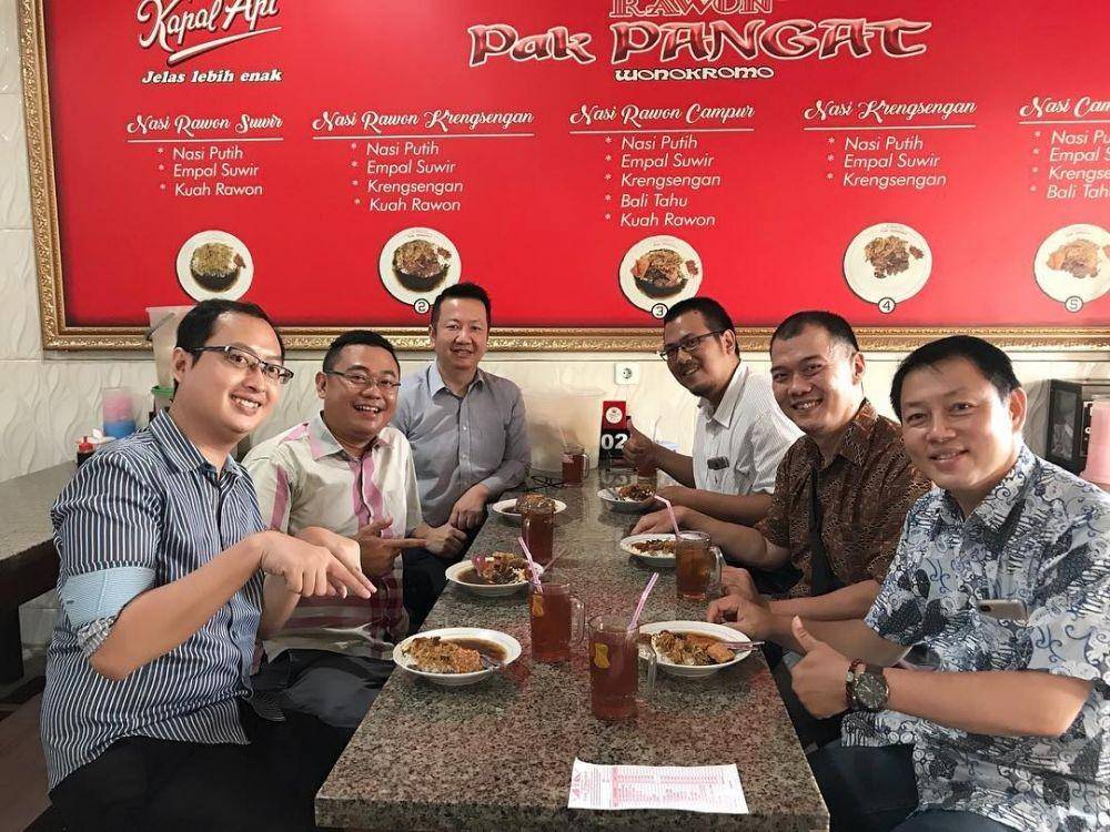 makan di Rawon Pak Pangat (instagram.com/peter_isle)