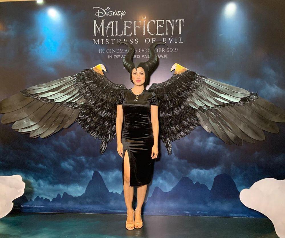 Kece Abis! 10 Potret Artis Tanah Air Cosplay ala Maleficent