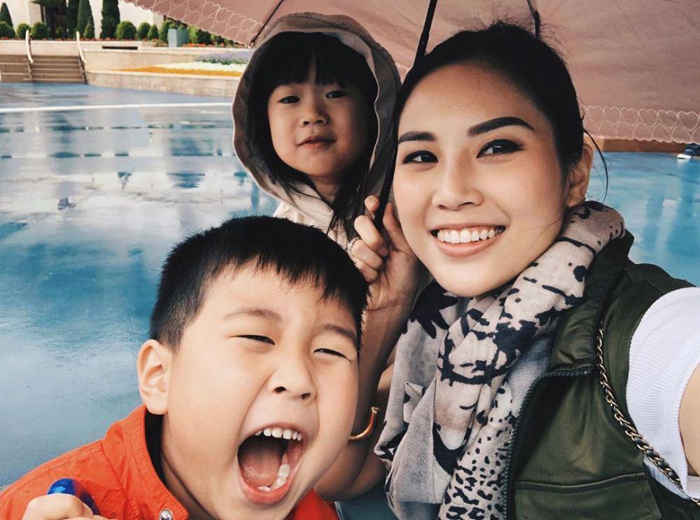 12 Potret Angela & Buah Hati, Wakil Menteri yang Keibuan Banget