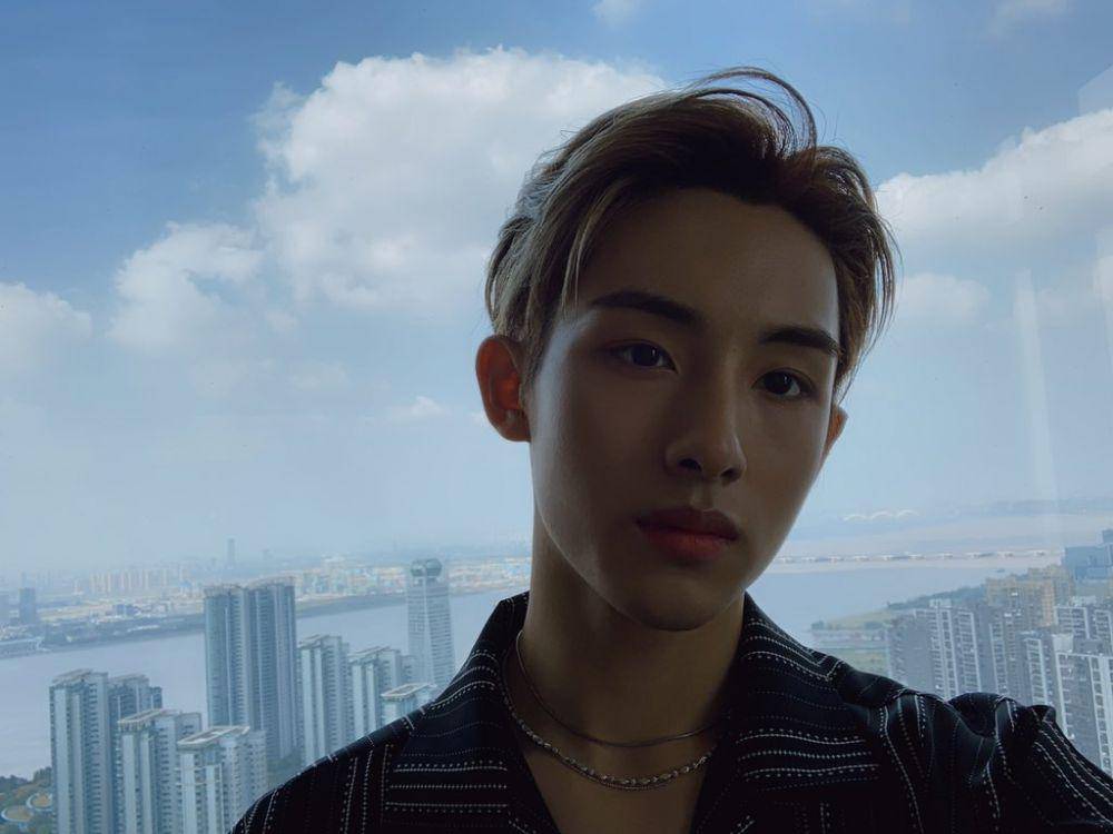 twitter.com/WayV_official