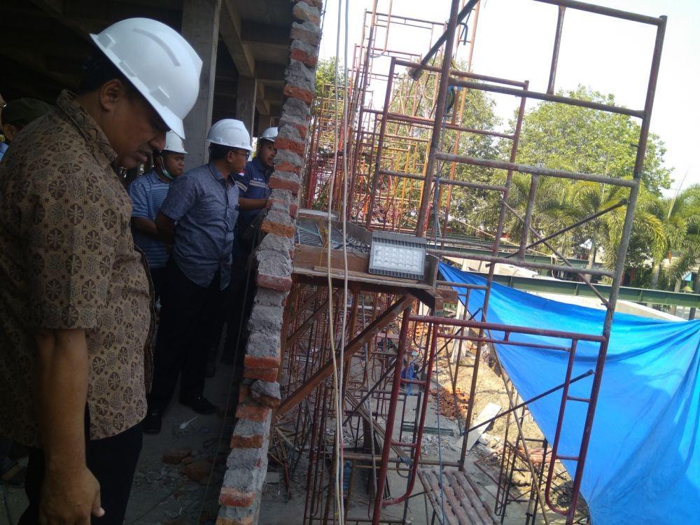 DPRD Kabupaten Madiun melakukan sidak proyek pembangunan IGD RDUD Caruban, Jumat (25/10). IDN Times/Nofika Dian Nugroho