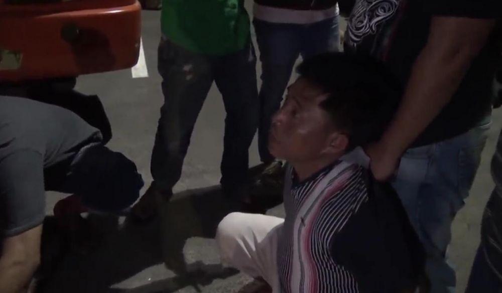 Seorang kurir narkoba ditangkap di gerbang tol Waru Gunung. Dokumentasi BNNP Jatim.