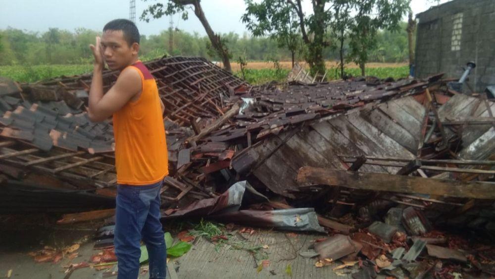 Rumah warga Bojonegoro rusak parah diterjang angin kencang. IDN Times/Istimewa