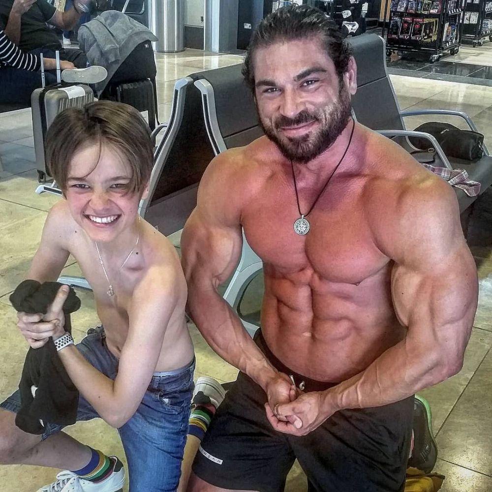 Jude Collie bersama Brett Azar stunt actor untuk Arnold Schwarzenegger di Terminator: Dark FateInstagram.com/senseijude