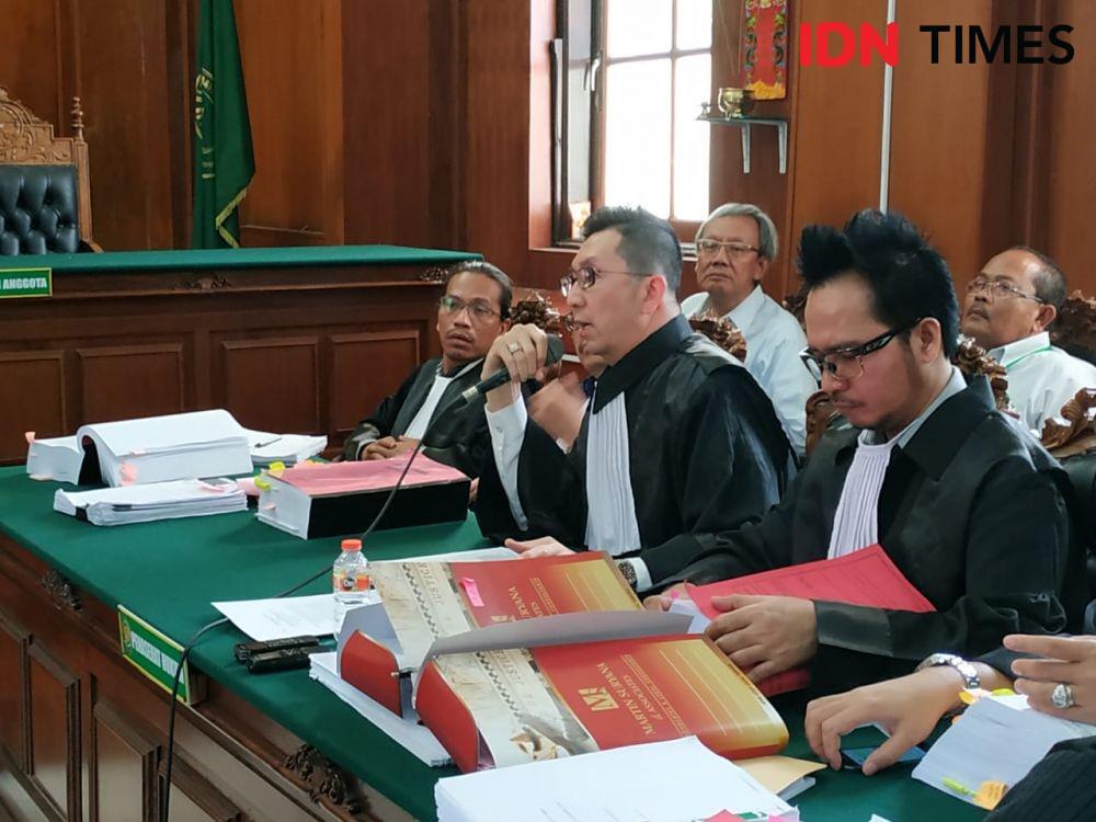 Kasus Amblesnya Jalan Raya Gubeng Akan Diputus Hari Ini