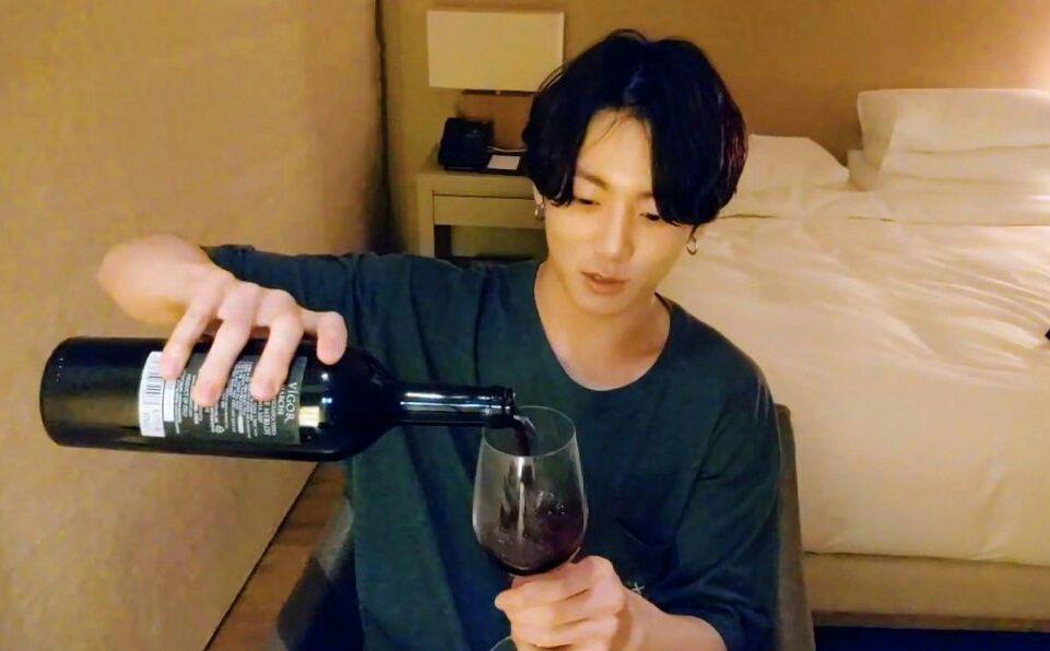 Bikin Geregetan, Ini 7 Kelakuan Jungkook BTS yang Melanggar Peraturan