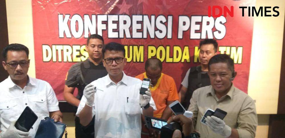 Jajaran Polda Kaltim memperlihatkan barang bukti hasil kejahatan. IDN Times/Surya Aditya