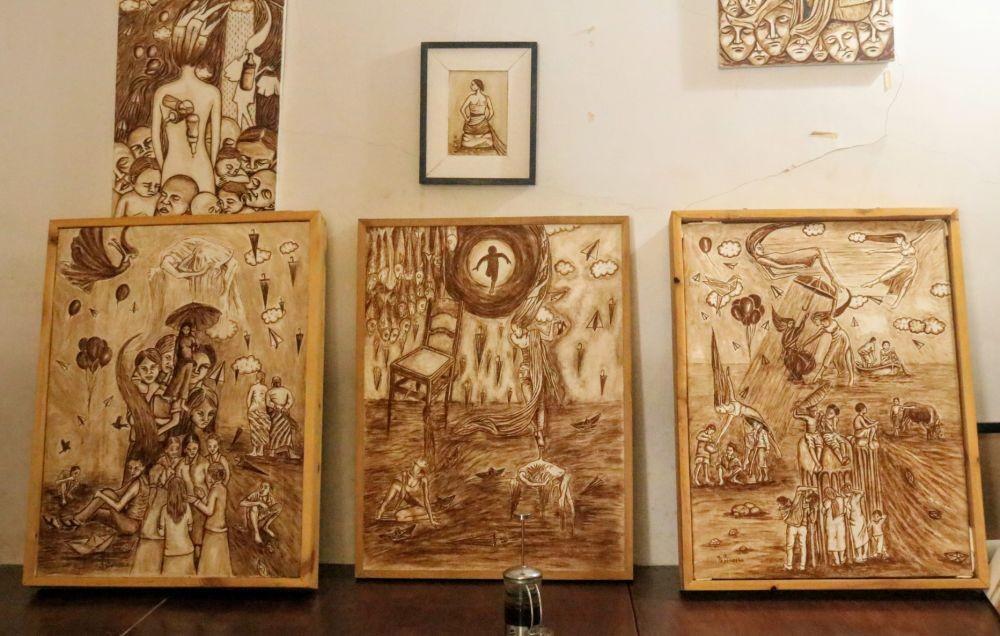 Lukisan cethe karya wirastho di galeri cangkir laras. Lukisan Wirastho beberap sudah diminati hingga luar negeri. IDN Times/ Alfi Ramadana
