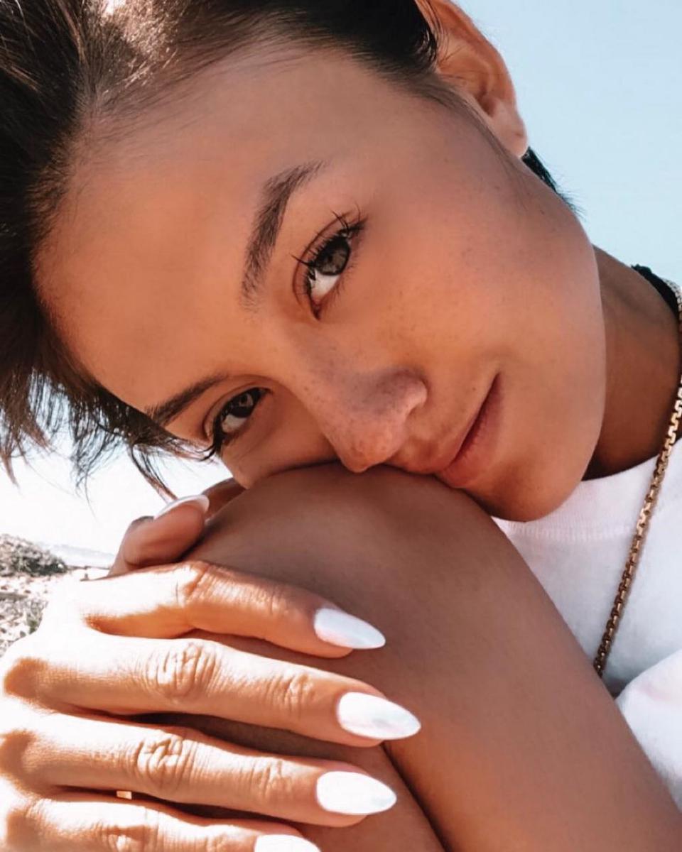 instagram.com/AGNEZ MO