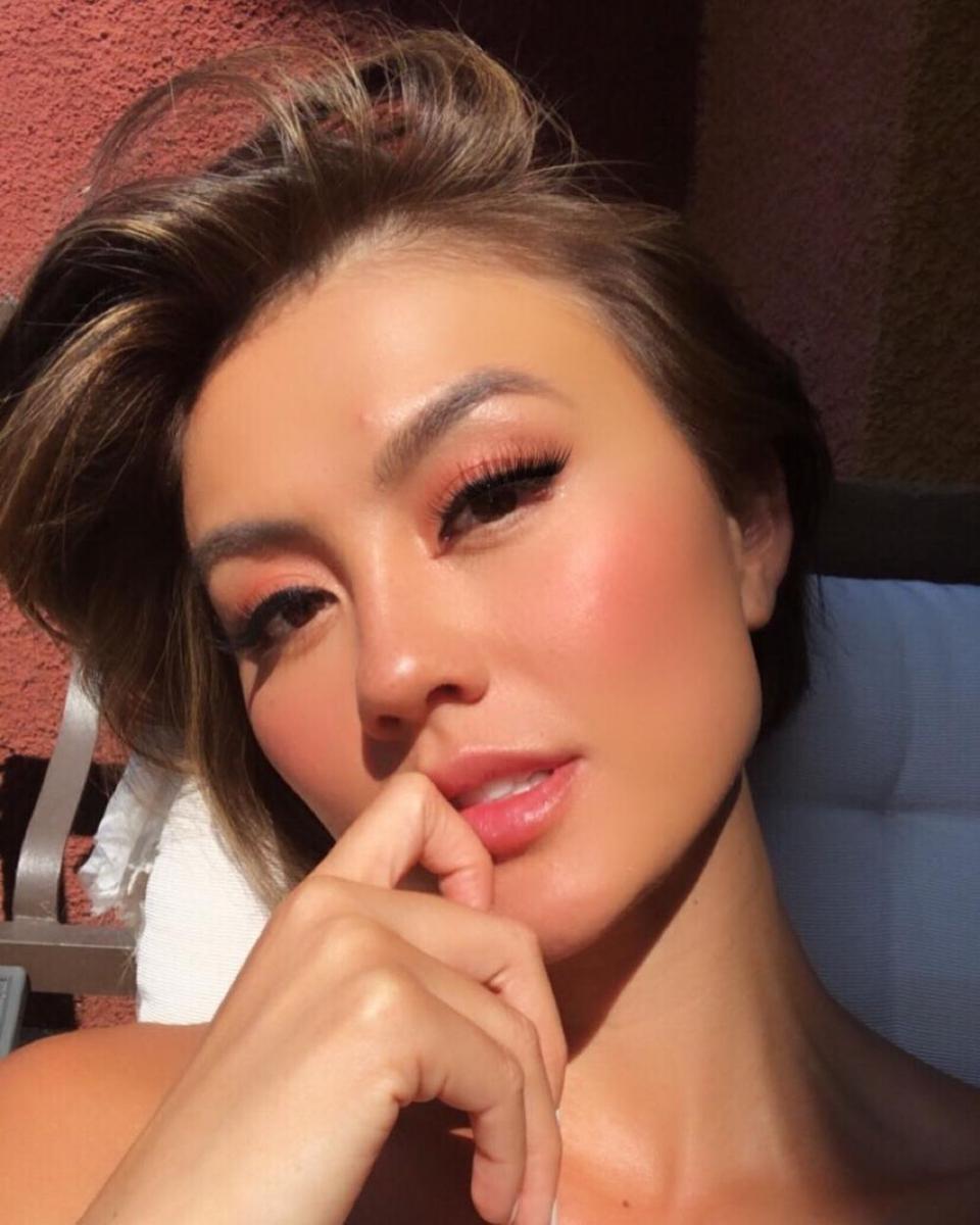 instagram.com/AGNEZ MO