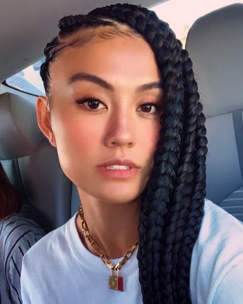 instagram.com/AGNEZ MO