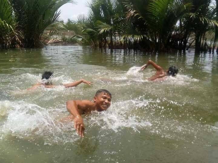 Ilustrasi berenang di sungai (busy.org)