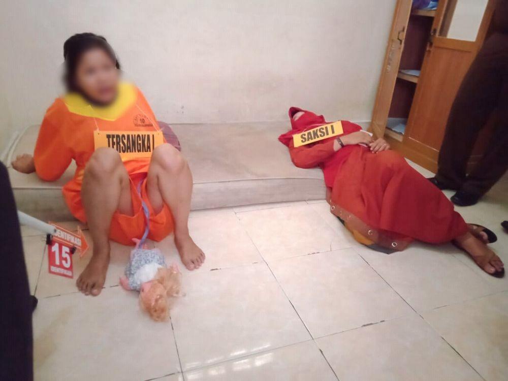 Rekonstruksi Ibu Bunuh Bayi, Jasad Bayi Sempat Disimpan di Jok Motor