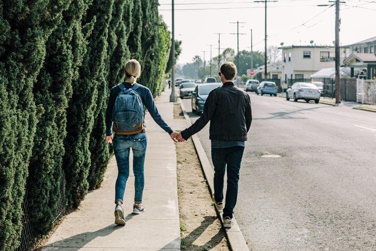 9 Lagu yang Menyemangatimu untuk Berani Keluar dari Toxic Relationship