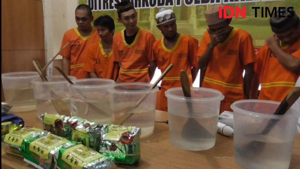 Para tersangka turut memusnahkan 11 kg sabu-sabu miliknya. IDN Times/Surya Aditya