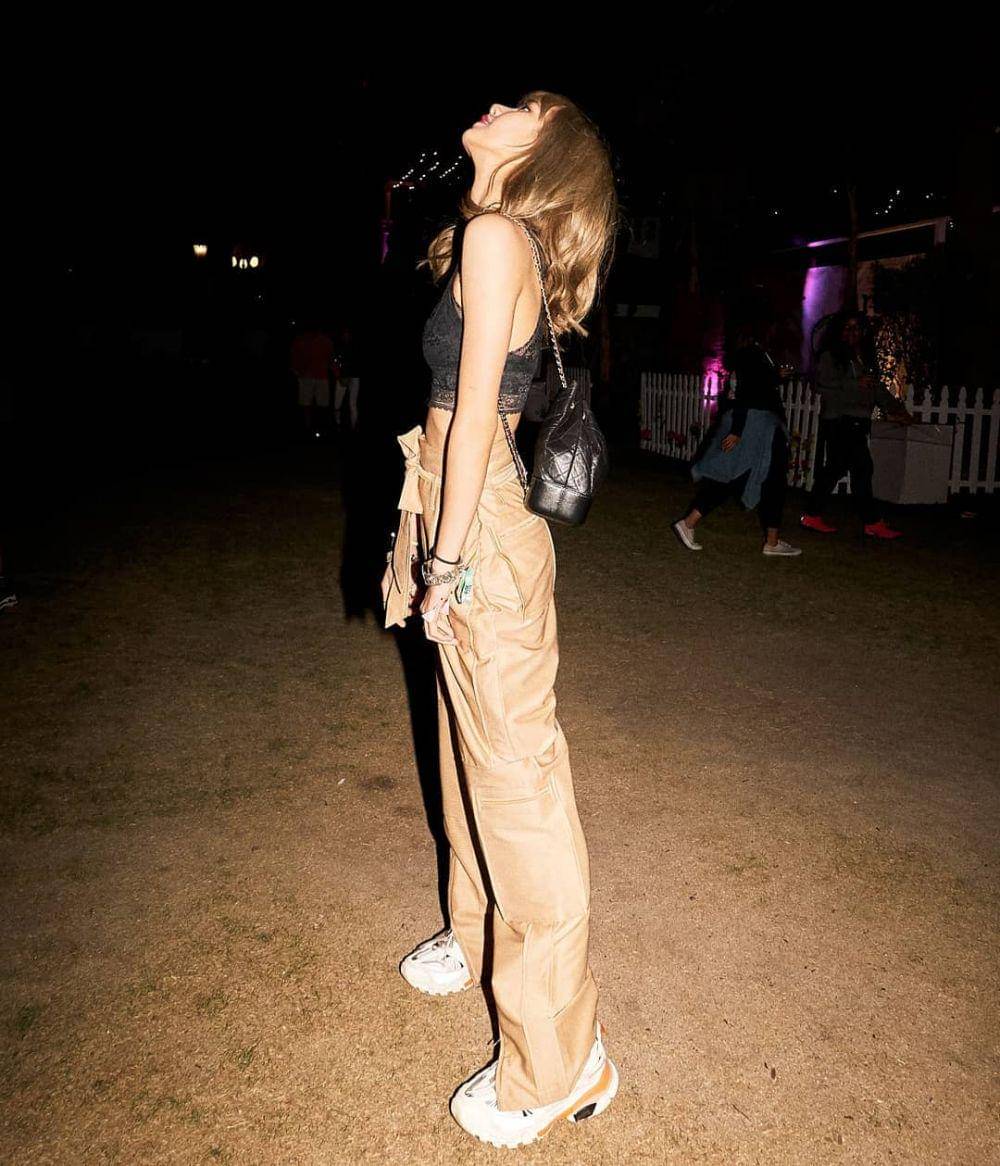 instagram.com/LISA