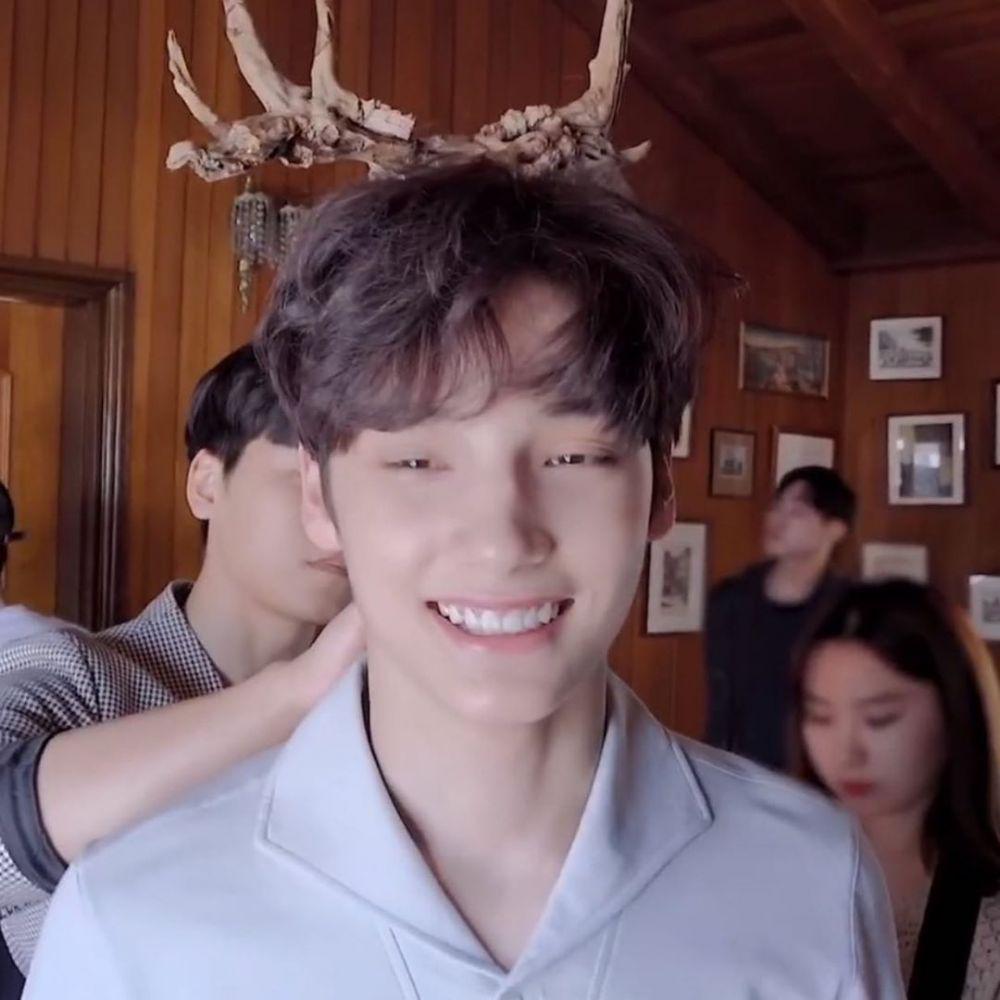 10 Potret Hueningkai TXT dengan "Gummy Smile", Cute Banget!