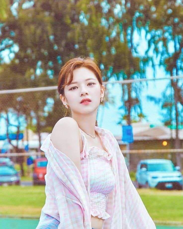 instagram.com/official.yoojeongyeon