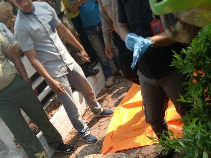 Heboh, Warga Temukan Mayat di Selokan Depan Kantor Gubernur Sumsel