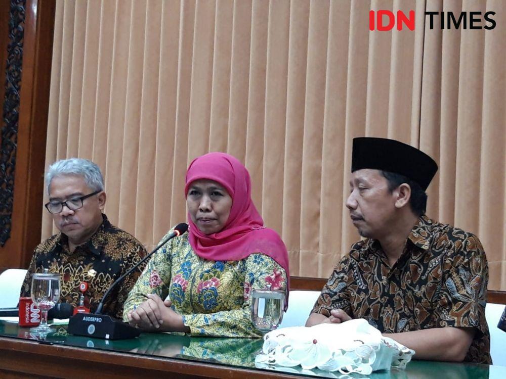 Dari kiri ke kanan: Kadisnaker Jatim Himawan Estu, Gubernur Jatim Khofifah Indar, Ketua DPD SPSI Achmad Fauzi di Kantor Gubernur Jatim, Jumat (1/11). IDN Times/Fitria Madia