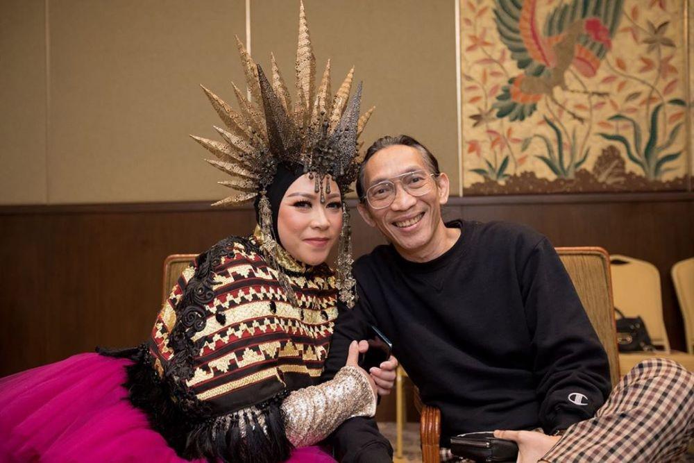 Selalu Beri Dukungan, 10 Potret Mesra Melly Goeslaw dan Anto Hoed