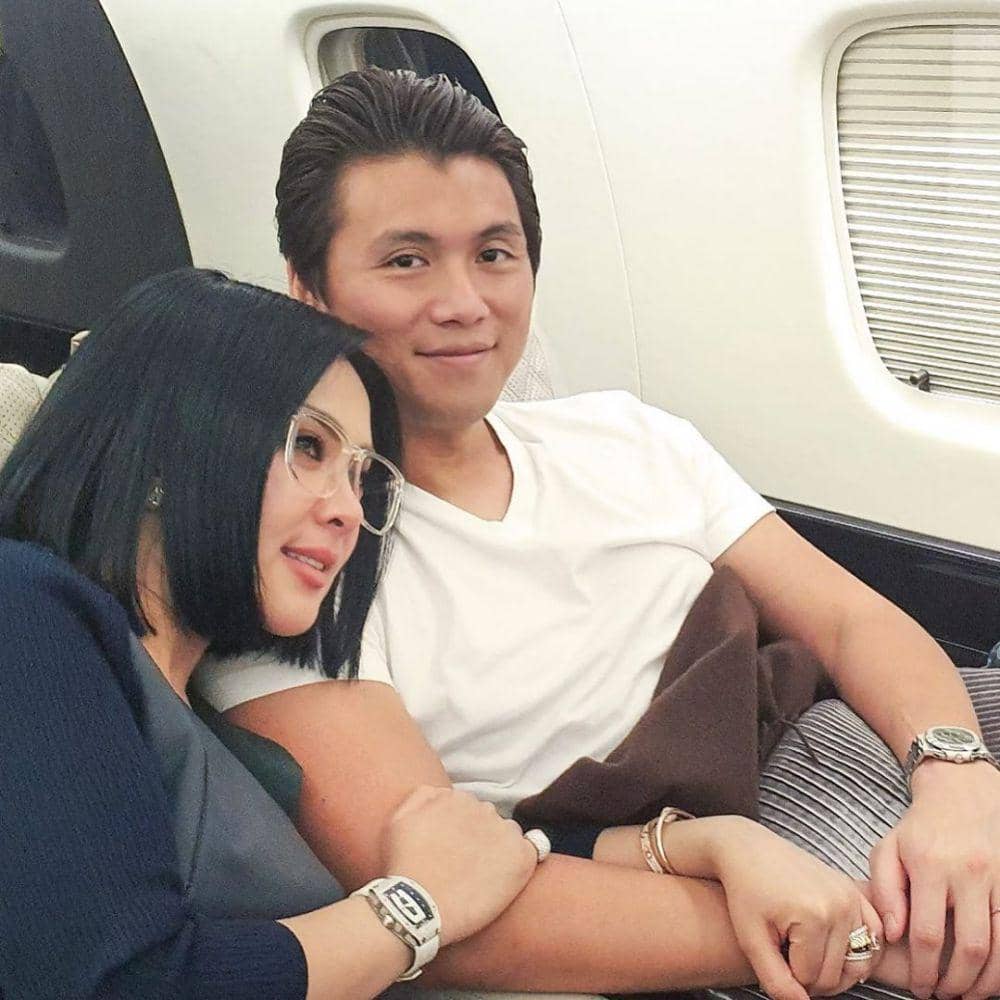 10 Gaya Manja Syahrini Bersandar di Bahu Suami, Bikin Iri!