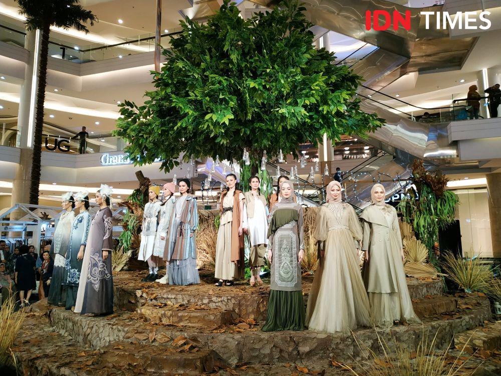 Fashion Rhapsody Ubah Limbah Plastik Jadi Serat Benang