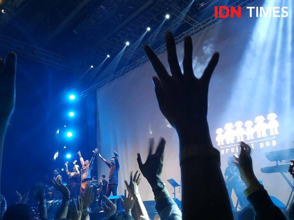 Project Pop bikin Teman Tulus joget bareng ketika Festival Sewindu Tulus di Istora Senayan, Jakarta, pada 1 Oktober 2019. IDN Times/Erfah Nanda