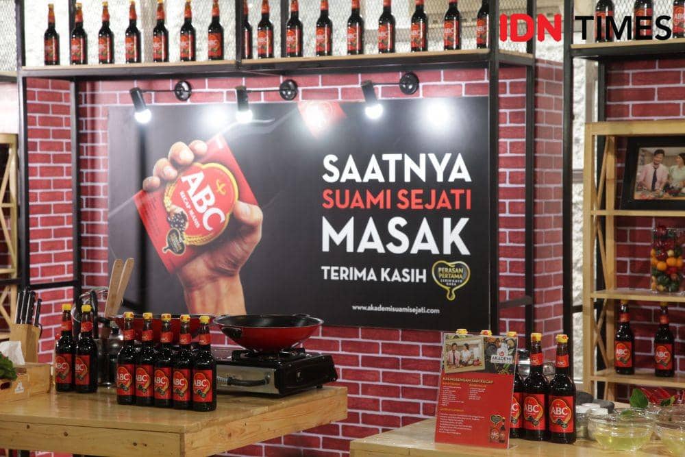 Keseruan acara "Suami Sejati Masak" di Surabaya. IDN Times/Naufal Al Rahman