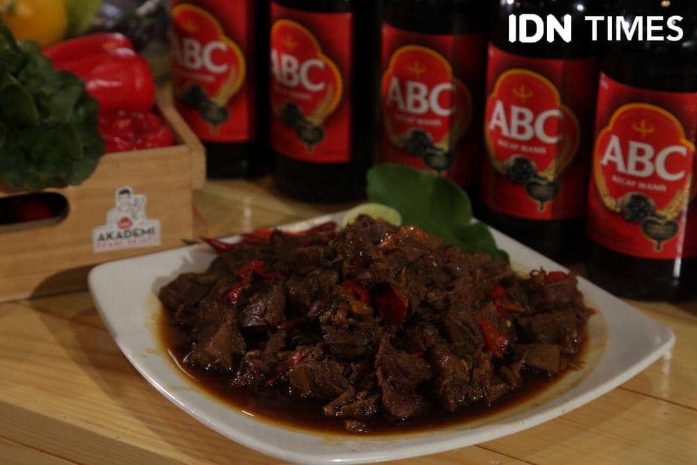 Keseruan acara "Suami Sejati Masak" di Surabaya. IDN Times/Naufal Al Rahman