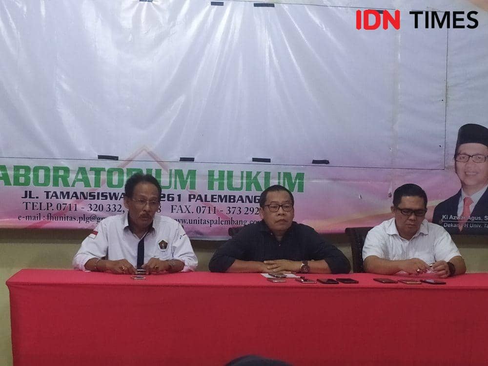 Pers konferensi di Universitas Taman Siswa Palembang (IDN Times/Feny Maulia Agustin)