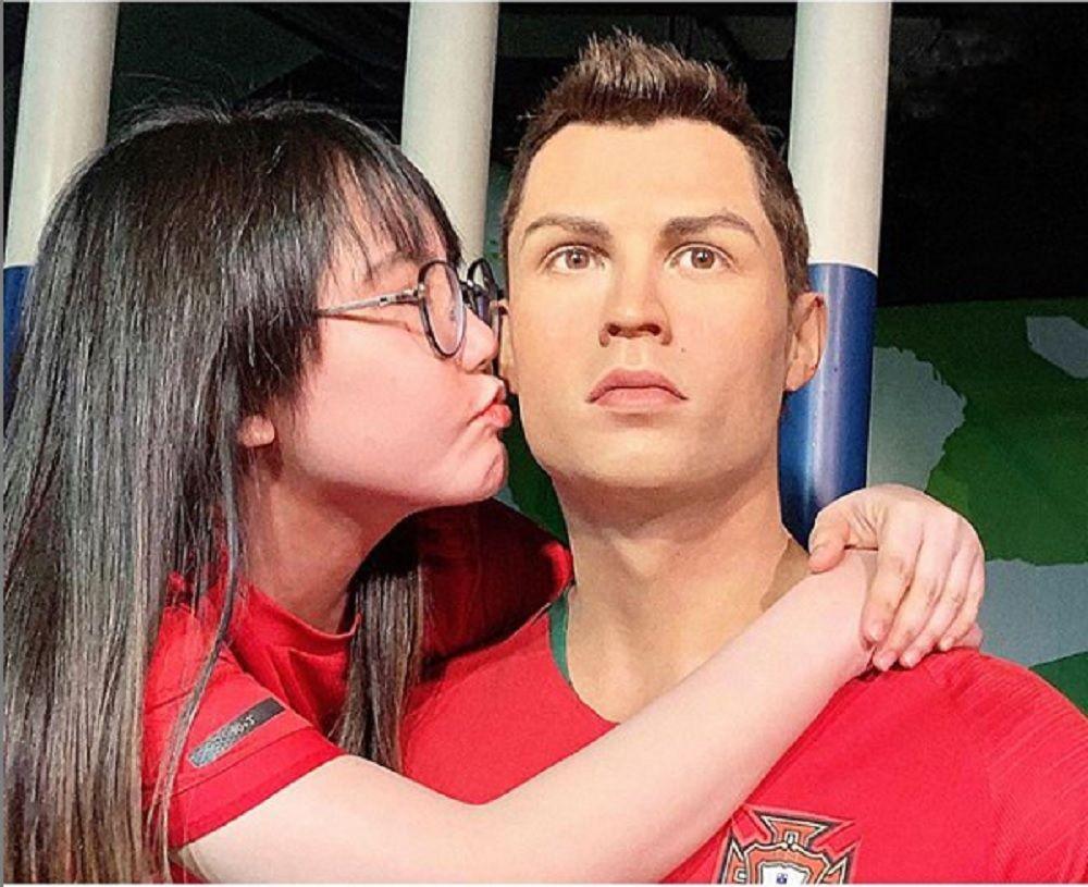 Via Vallen Nyaris Cium "Cristiano Ronaldo", Netizen: Andai Itu Aku