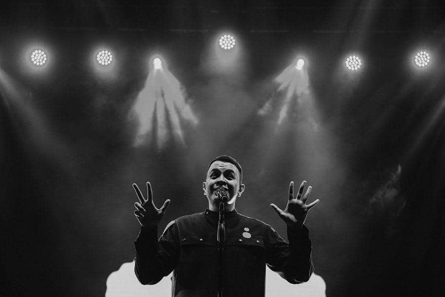 10 Aksi Panggung Tulus yang Bikin Fans Makin Sayang, Totalitas Banget!