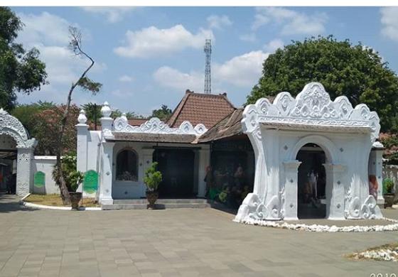 5 Wisata Religi di Cirebon yang Wajib Dikunjungi, Penuh Warisan Budaya