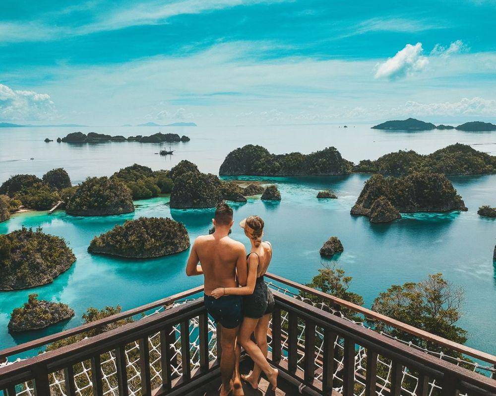 instagram.com/travelustbyus