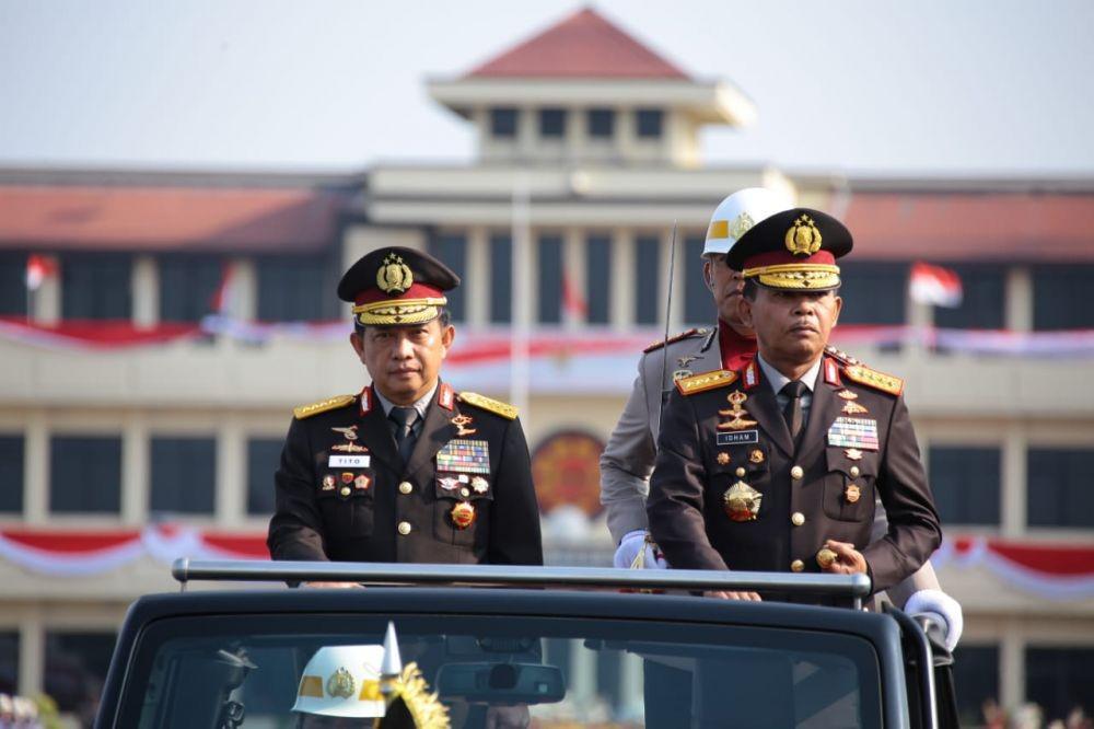 Terima panji tribata polri, idham azis: saya akan wakafkan diri