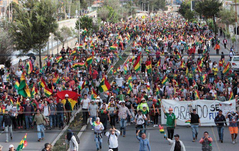 Pendukung calon presiden Bolivia Carlos Mesa melakukan reli demonstrasi di La Paz, Bolivia, pada 28 Oktober 2019. ANTARA FOTO/REUTERS/Manuel Claure