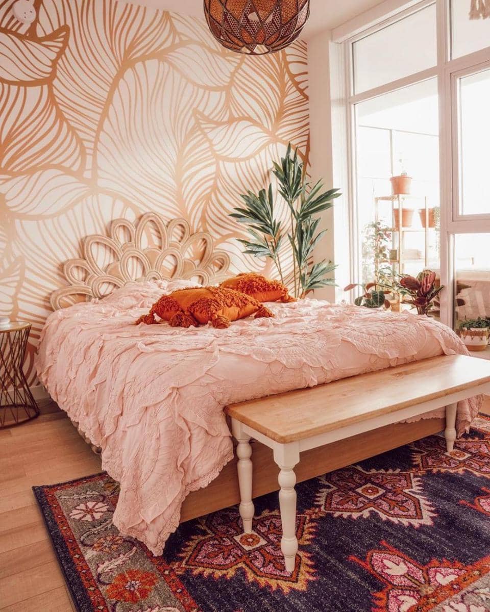 instagram.com/girlandtheword