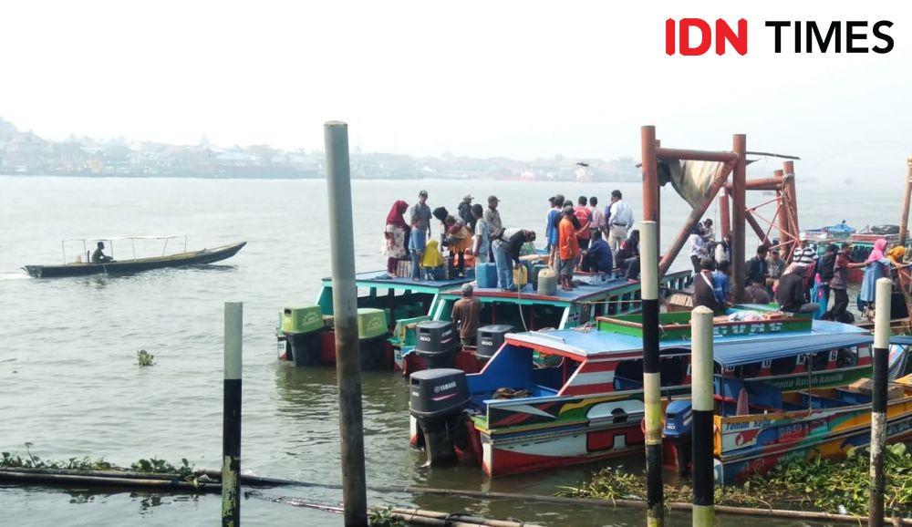 Kondisi kabut asap di wilayah perairan Sumsel, Jumat (8/11) (IDN Times/Sidratul Muntaha)
