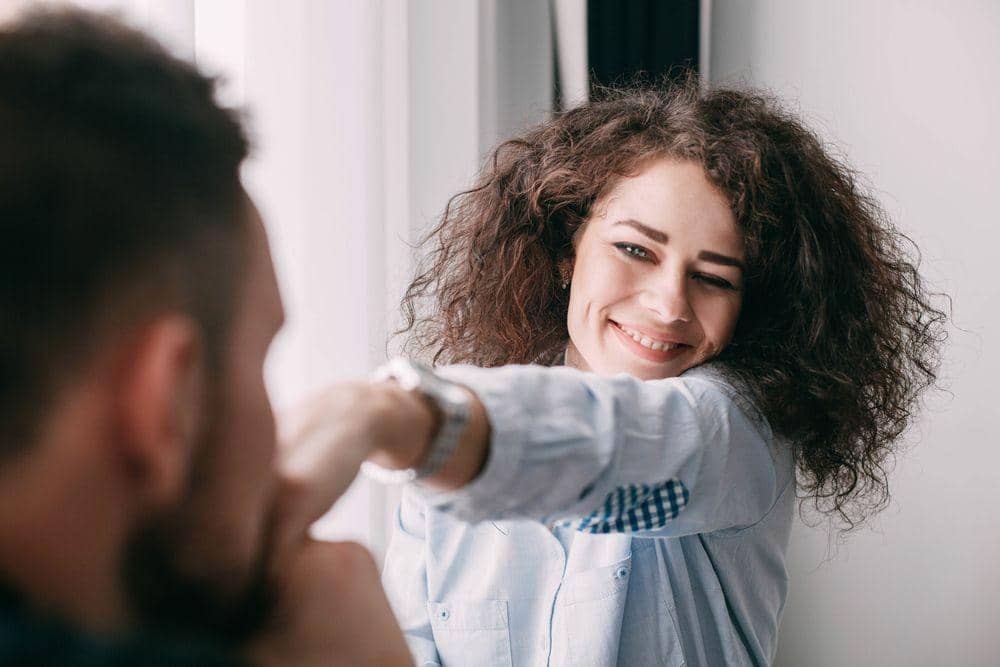 Buat yang Lagi PDKT, 5 Cara Ini Bisa Jadi 'Kode' Terbaikmu