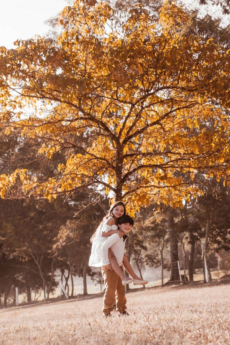 5 Bukti Bahwa Adik Kakak itu Saling Menyayangi Meski Jarang Akur