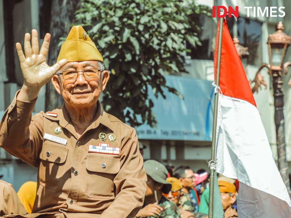 11 Foto Keseruan Parade Surabaya Juang 2019, Penuh dengan Ledakan Bom!