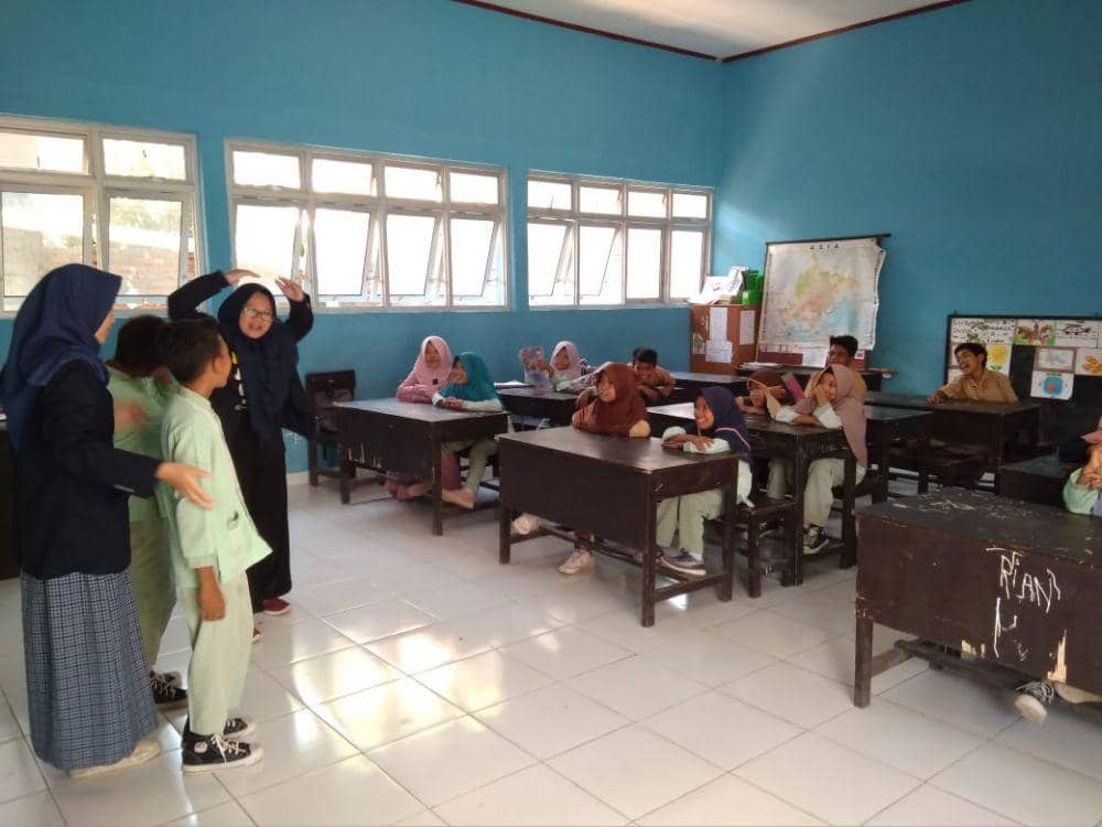kegiatan pendampingan trauma healing SDN 1 Sambik Bangkol